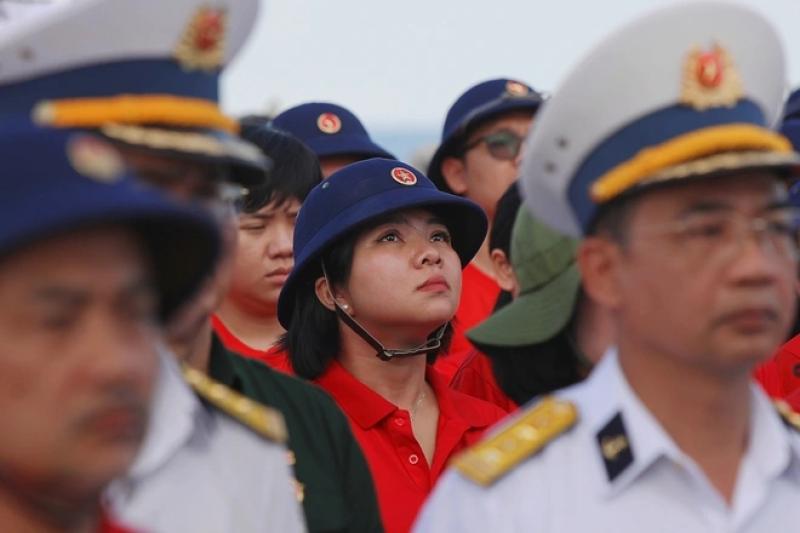 60 kiều bào đến với Trường Sa, Nhà giàn DK1 trên 'Chuyến tàu Đại đoàn kết'- Ảnh 23. 60 kiều bào đến với Trường Sa, Nhà giàn DK1 trên 'Chuyến tàu Đại đoàn kết'- Ảnh 23.