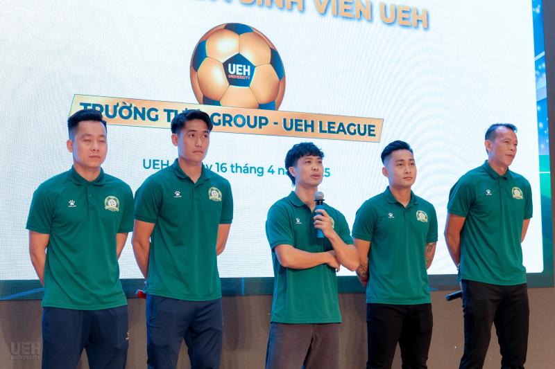 Công Phượng truyền lửa tại giải bóng đá sinh viên ĐH Kinh tế TP.HCM- Ảnh 1. Công Phượng truyền lửa tại giải bóng đá sinh viên ĐH Kinh tế TP.HCM- Ảnh 1.