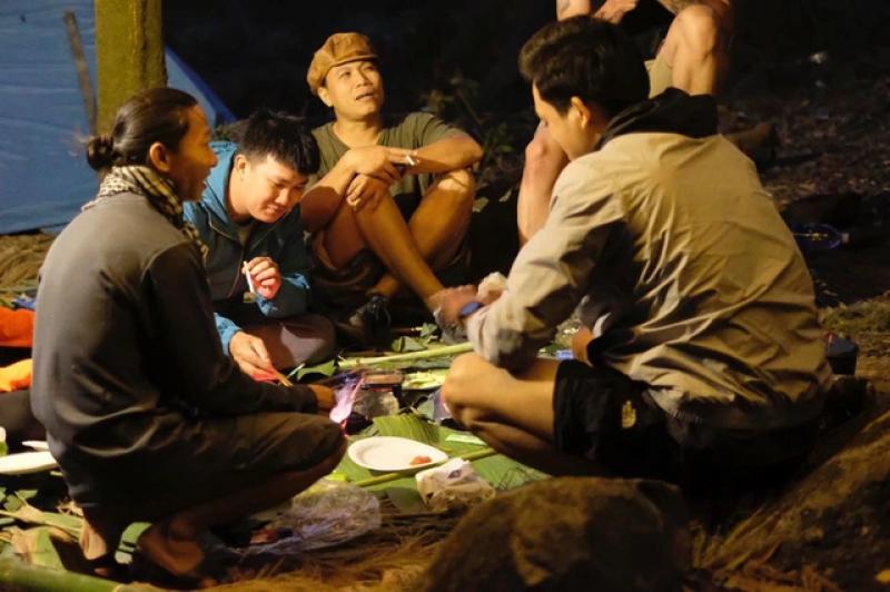 Leo núi, cắm trại coi chừng sạt lở đất đá - Ảnh 4. Leo núi, cắm trại coi chừng sạt lở đất đá - Ảnh 4.