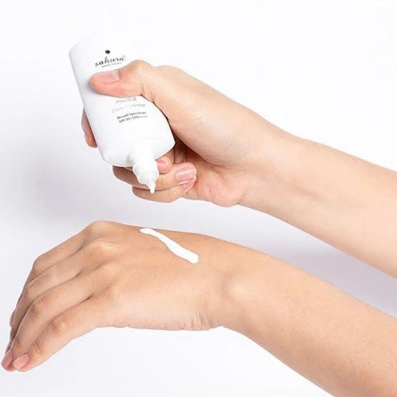 Cách bôi kem chống nắng chuẩn chuyên gia bảo vệ da tối ưu, không bóng nhờn - Ảnh 15.