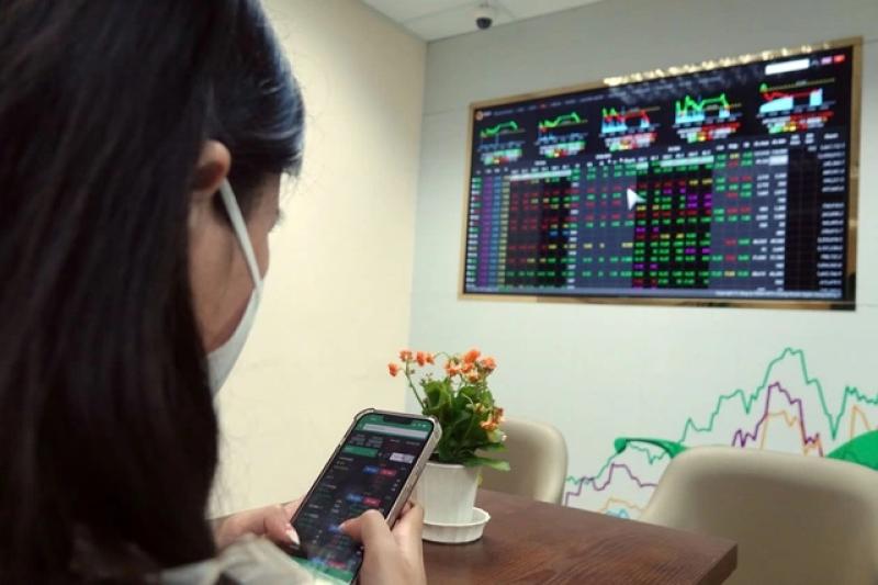 Từ ngày 5.5, thay đổi lớn về hiển thị giá mua bán cổ phiếu- Ảnh 1. Từ ngày 5.5, thay đổi lớn về hiển thị giá mua bán cổ phiếu- Ảnh 1.