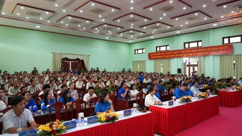 Thắp sáng ước mơ hoàn lương: Đánh thức những khởi đầu mới- Ảnh 2. Thắp sáng ước mơ hoàn lương: Đánh thức những khởi đầu mới- Ảnh 2.