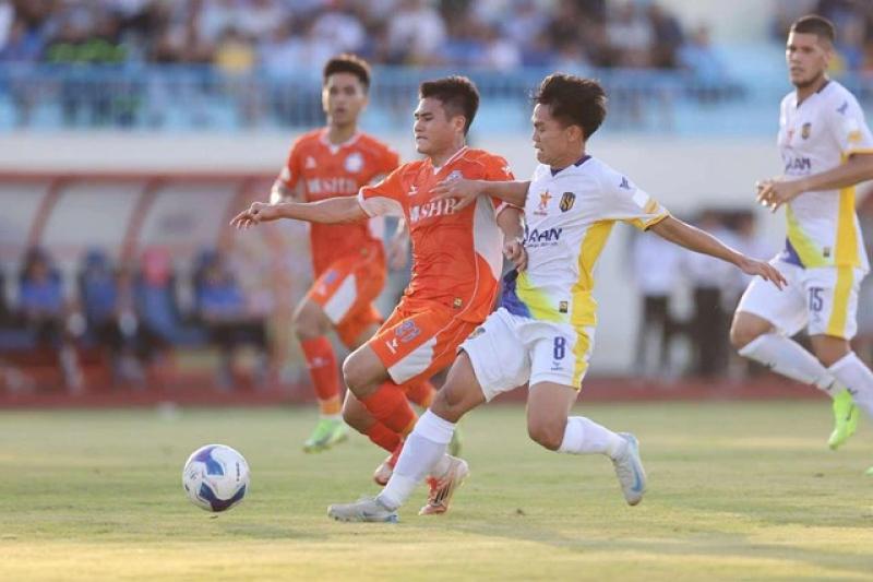 Đua trụ hạng V-League kịch tính hơn phim: Đà Nẵng đá play-off với Bình Phước, Quảng Nam thoát hiểm- Ảnh 1.