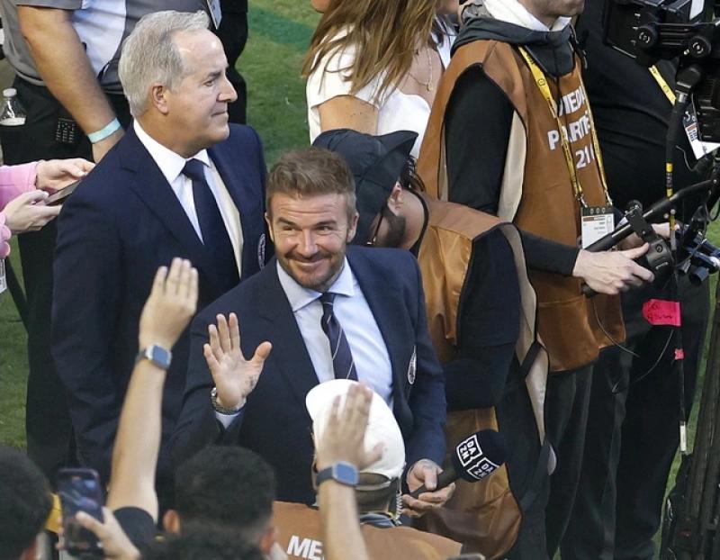 David Beckham an ủi Messi, Inter Miami sắp mua sắm rầm rộ nhờ tiền Club World Cup - Ảnh 1. David Beckham an ủi Messi, Inter Miami sắp mua sắm rầm rộ nhờ tiền Club World Cup - Ảnh 1.