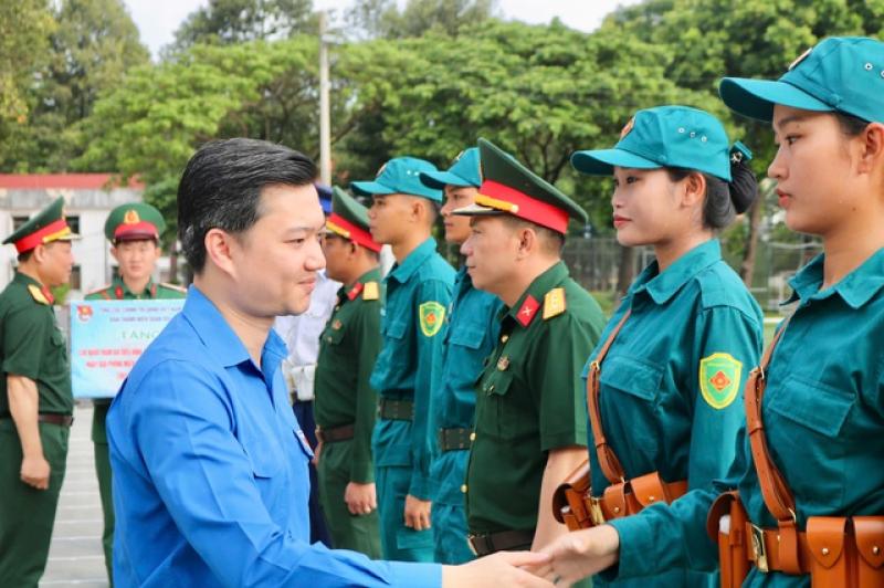  Anh Nguyễn Minh Triết thăm thanh niên, thiếu nhi tham gia diễu binh, diễu hành- Ảnh 4.