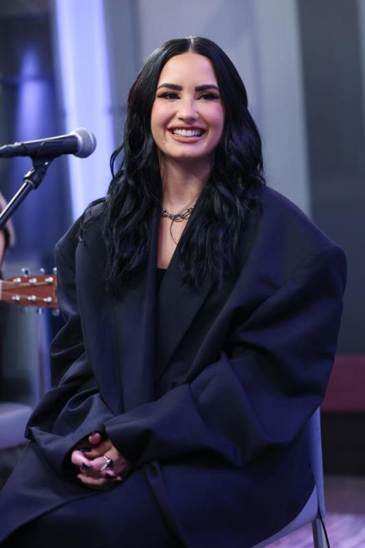 Demi Lovato, Joe Jonas tự hào khi dùng thuốc tiêm giảm nếp nhăn- Ảnh 3.