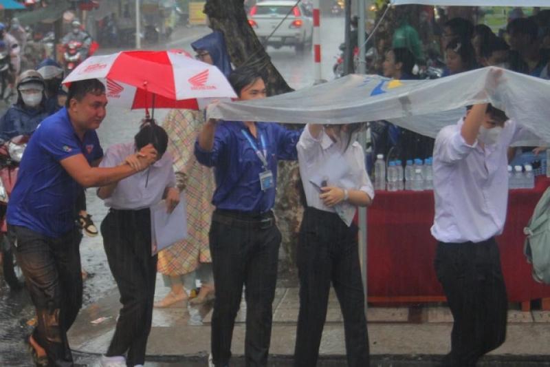 Thi tốt nghiệp THPT 2025: Thí sinh đi nhầm điểm thi tốt nghiệp THPT cách 30 km- Ảnh 1.