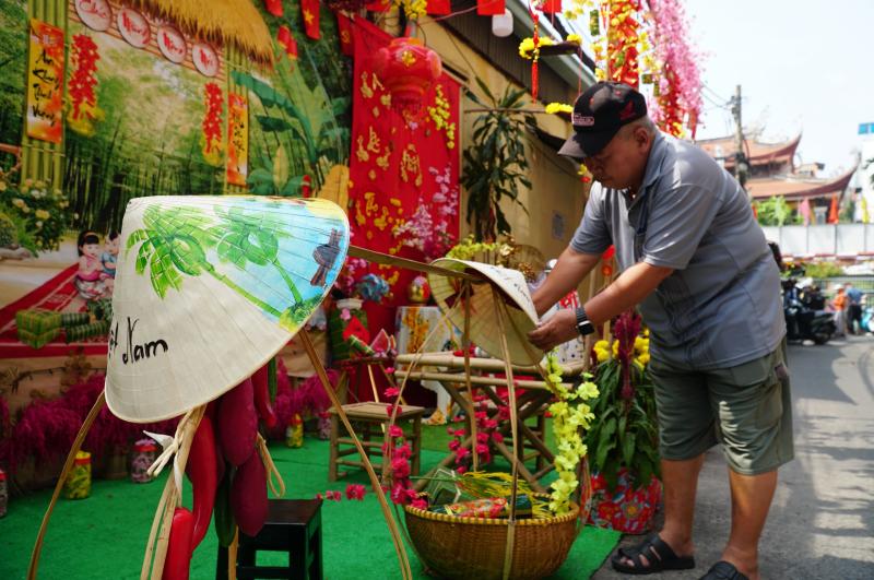 Hàng loạt hẻm TP.HCM ‘lột xác’ khoác áo mới rực rỡ đón tết- Ảnh 7. Hàng loạt hẻm TP.HCM ‘lột xác’ khoác áo mới rực rỡ đón tết- Ảnh 7.