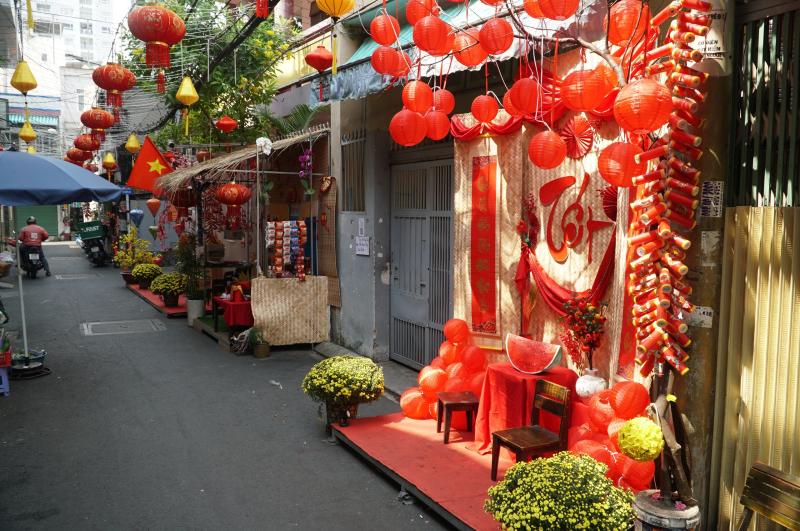 Hàng loạt hẻm TP.HCM ‘lột xác’ khoác áo mới rực rỡ đón tết- Ảnh 12. Hàng loạt hẻm TP.HCM ‘lột xác’ khoác áo mới rực rỡ đón tết- Ảnh 12.