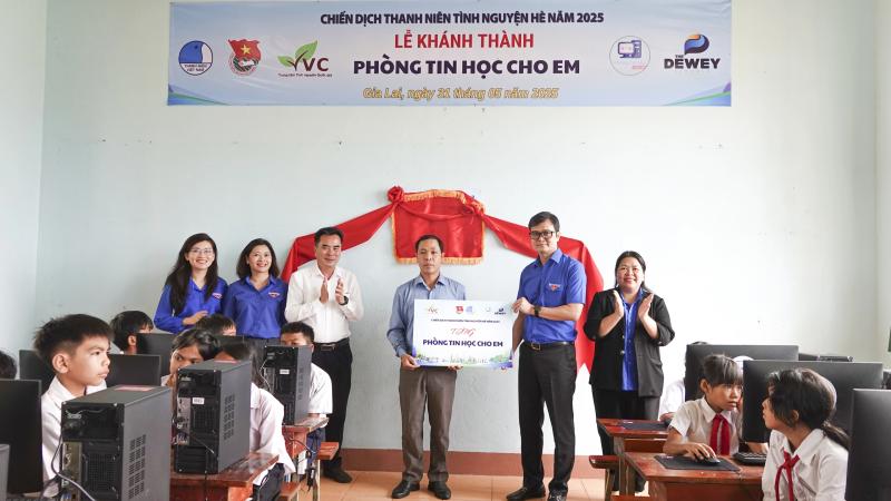 Toàn cảnh ra quân Chiến dịch Thanh niên tình nguyện hè 2025 tại Gia Lai - Ảnh 5.