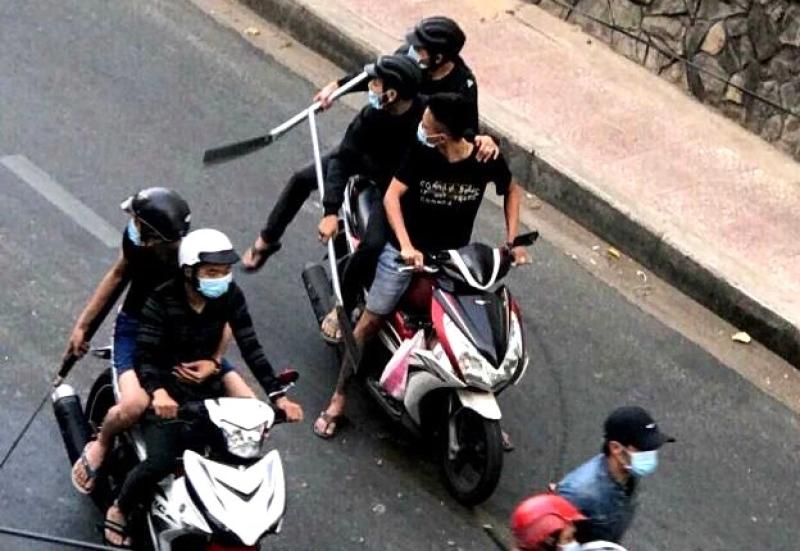Đuổi chém nhau chưa thành nhưng đối phương đã nhảy cầu tử vong, phạm tội gì?- Ảnh 1. Đuổi chém nhau chưa thành nhưng đối phương đã nhảy cầu tử vong, phạm tội gì?- Ảnh 1.