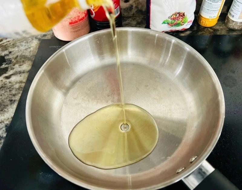Alo bác sĩ nghe: Lựa chọn dầu ăn như thế nào để không rước bệnh vào người?- Ảnh 1.