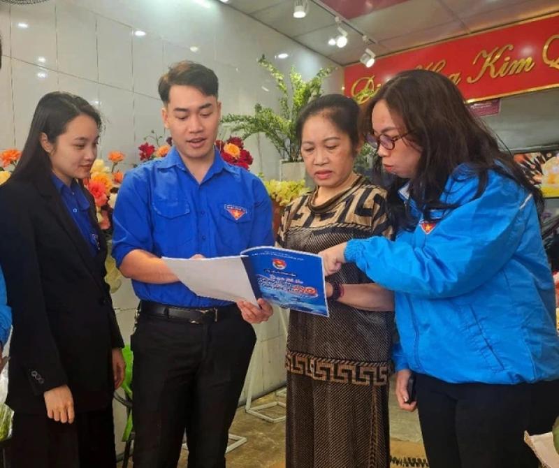 Thanh niên Quảng Ninh lan tỏa phong trào "Bình dân học vụ số"  - Ảnh 1.