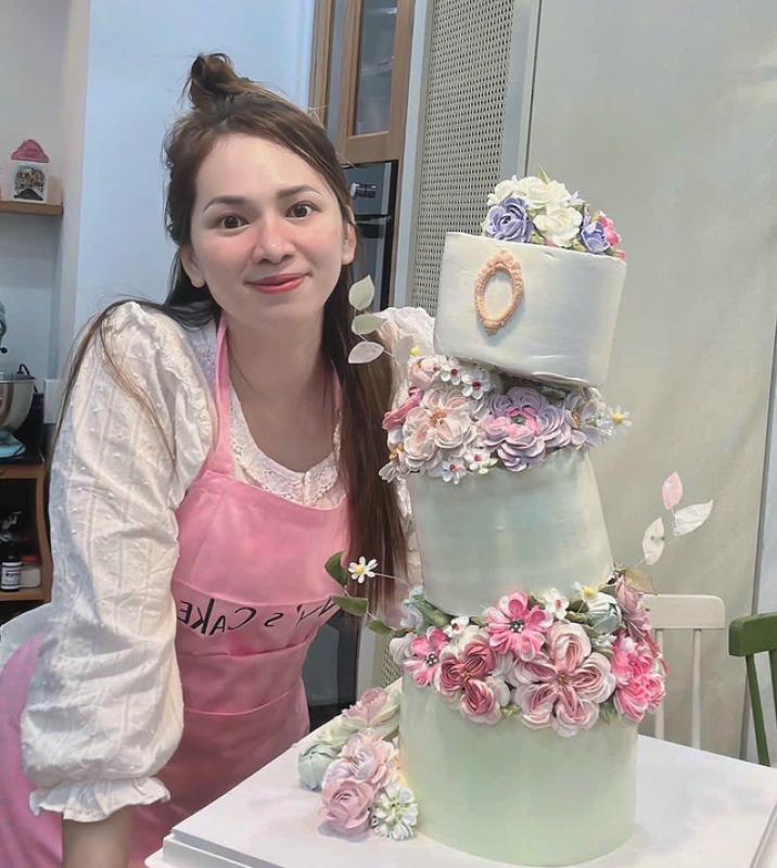 Cô gái từ bỏ việc văn phòng về làm bánh kem có thu nhập gấp 5 lần - Ảnh 1. Cô gái từ bỏ việc văn phòng về làm bánh kem có thu nhập gấp 5 lần - Ảnh 1.
