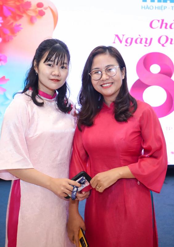 Phụ nữ làm báo duyên dáng, thướt tha áo dài trong ngày Quốc tế phụ nữ 8.3- Ảnh 17. Phụ nữ làm báo duyên dáng, thướt tha áo dài trong ngày Quốc tế phụ nữ 8.3- Ảnh 17.