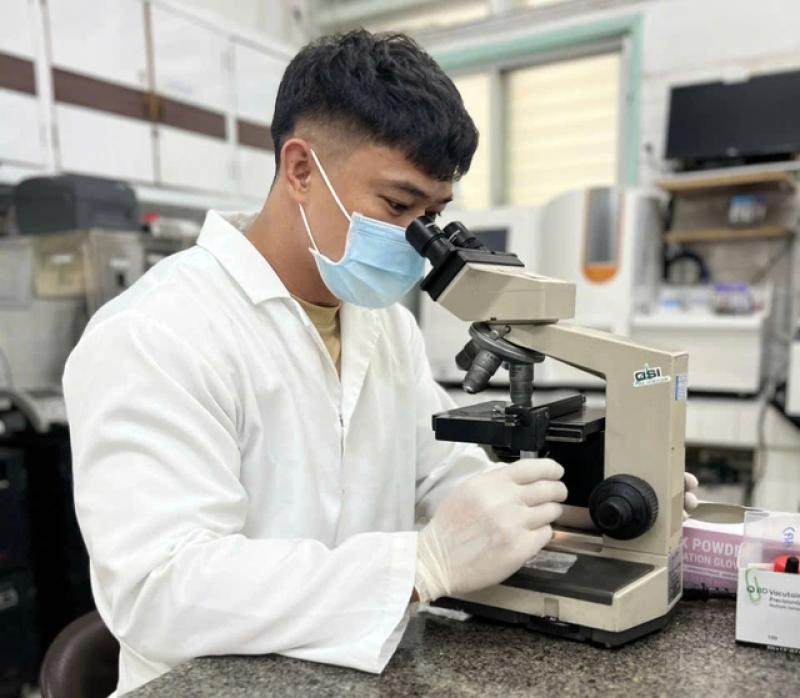 Chàng kỹ thuật viên xét nghiệm chinh phục huy chương thể hình- Ảnh 1. Chàng kỹ thuật viên xét nghiệm chinh phục huy chương thể hình- Ảnh 1.