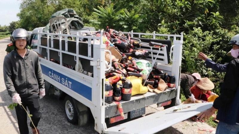 Hàng ngàn chai nước mắm Quảng Nam bị vứt bỏ gây xôn xao dư luận - Ảnh 2. Hàng ngàn chai nước mắm Quảng Nam bị vứt bỏ gây xôn xao dư luận - Ảnh 2.