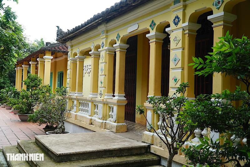 Nhà cổ 90 năm ở ngoại ô TP.HCM: Kiến trúc đẹp từ ngoài vào trong  - Ảnh 1.