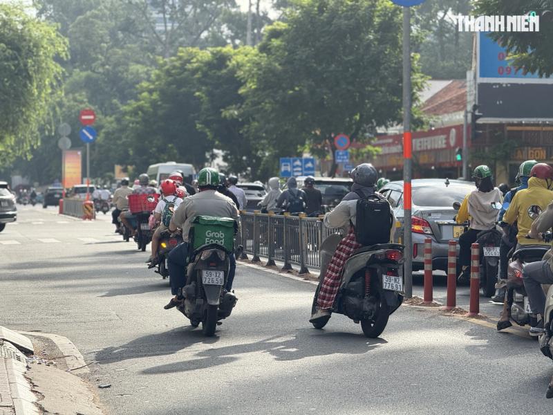 Sau 6 tháng Nghị định 168: Người dân TP.HCM vẫn leo lề, bất chấp CSGT phạt nguội? - Ảnh 10.