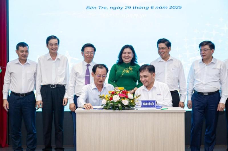 Bến Tre và EVNSPC sẽ đẩy nhanh tiến độ công trình điện sau sáp nhập tỉnh- Ảnh 1.