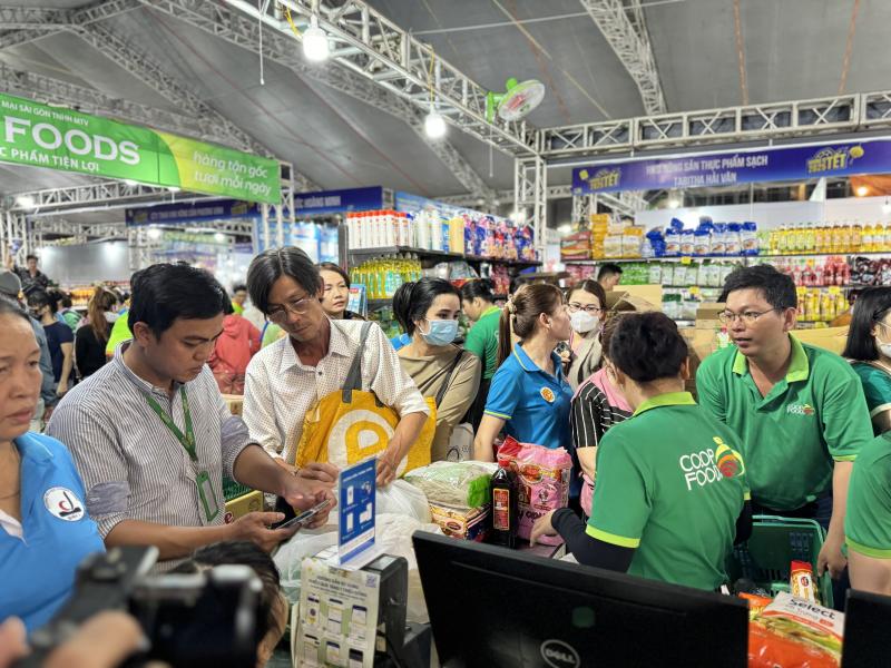 Công nhân không có thưởng tết vun vén chi tiêu, mua sắm gì Tết Ất Tỵ 2025?- Ảnh 5. Công nhân không có thưởng tết vun vén chi tiêu, mua sắm gì Tết Ất Tỵ 2025?- Ảnh 5.