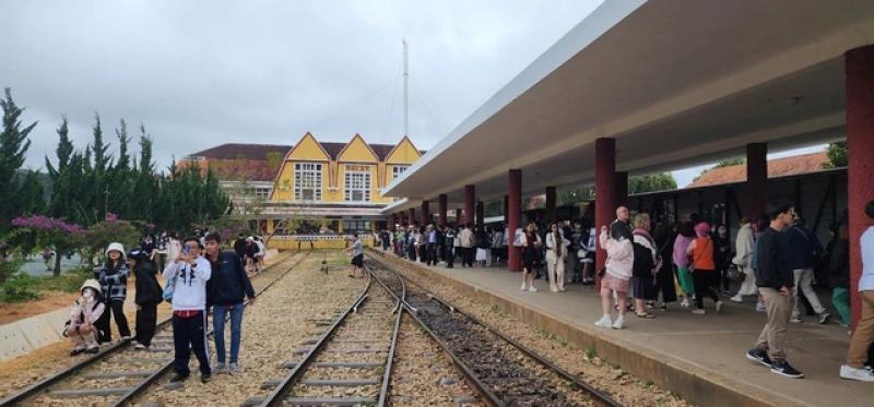 Khơi dậy tiềm năng kinh tế - du lịch - Ảnh 2.