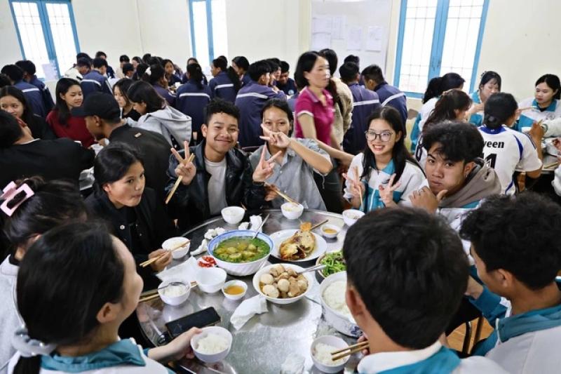 Một đểm thi ở Lâm Đồng phục vụ thí sinh ăn ngày 3 bữa- Ảnh 1. Một đểm thi ở Lâm Đồng phục vụ thí sinh ăn ngày 3 bữa- Ảnh 1.