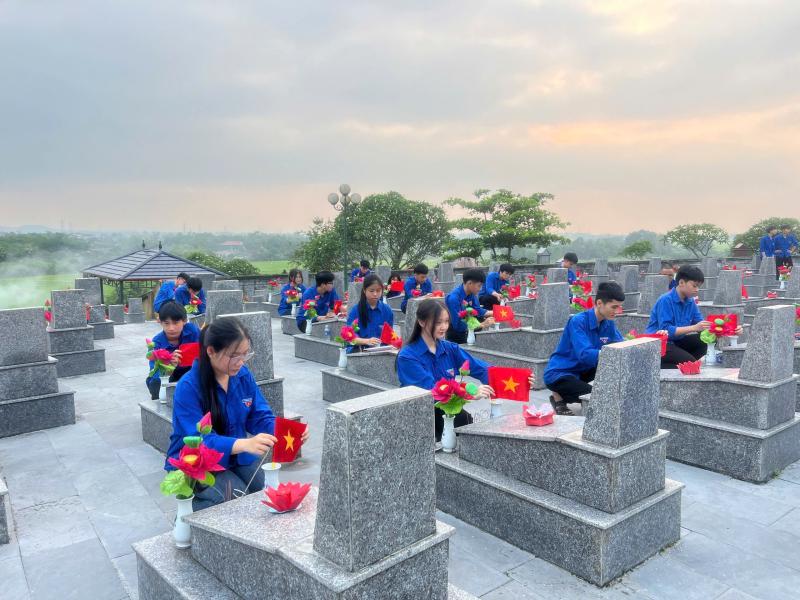 Tuổi trẻ Hà Tĩnh viết tiếp câu chuyện hòa bình - Ảnh 5.