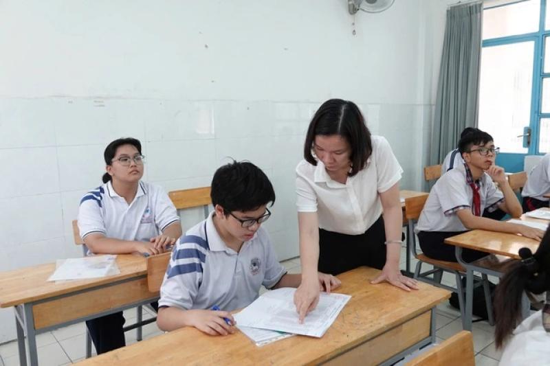 74 trường THPT tại TP.HCM giảm điểm chuẩn lớp 10 - Ảnh 1.