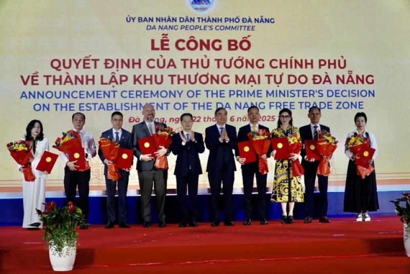 8 nhà đầu tư chiến lược tham gia vào khu thương mại tự do Đà Nẵng - Ảnh 1.