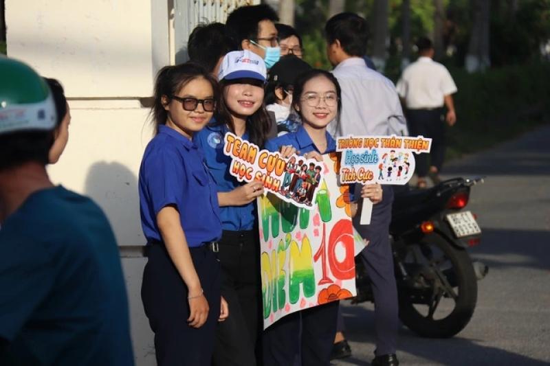 Tiếp sức gen z mùa thi tại Bình Thuận: Bộ đội Phòng không - Không quân hỗ trợ thí sinh - Ảnh 3. Tiếp sức gen z mùa thi tại Bình Thuận: Bộ đội Phòng không - Không quân hỗ trợ thí sinh - Ảnh 3.