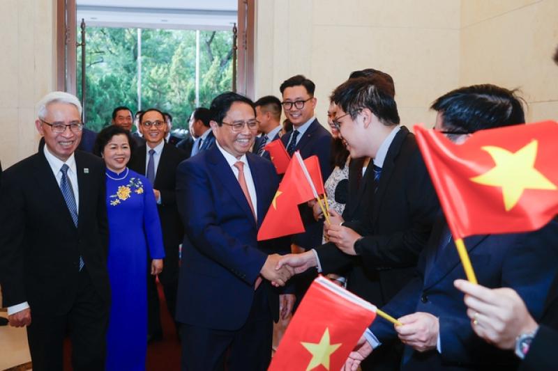 Thủ tướng Phạm Minh Chính gửi gắm gì khi thăm Đại sứ quán Việt Nam tại Trung Quốc?- Ảnh 1. Thủ tướng Phạm Minh Chính gửi gắm gì khi thăm Đại sứ quán Việt Nam tại Trung Quốc?- Ảnh 1.