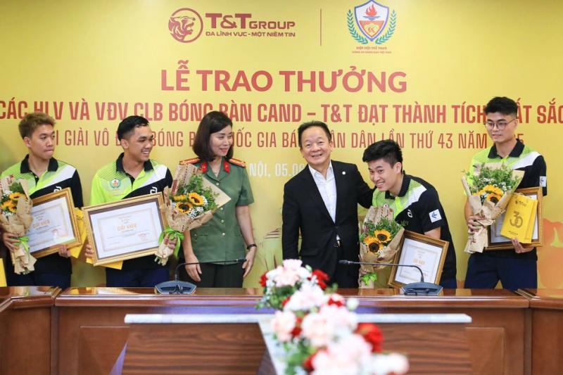 Thắng lớn giải bóng bàn quốc gia, Đinh Anh Hoàng cùng đồng đội được bầu Hiển thưởng tiền tỉ- Ảnh 4.