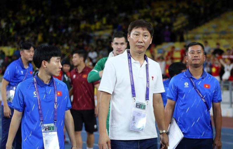Đến lúc HLV Kim Sang-sik nhào nặn tương lai bóng đá Việt Nam- Ảnh 1. Đến lúc HLV Kim Sang-sik nhào nặn tương lai bóng đá Việt Nam- Ảnh 1.