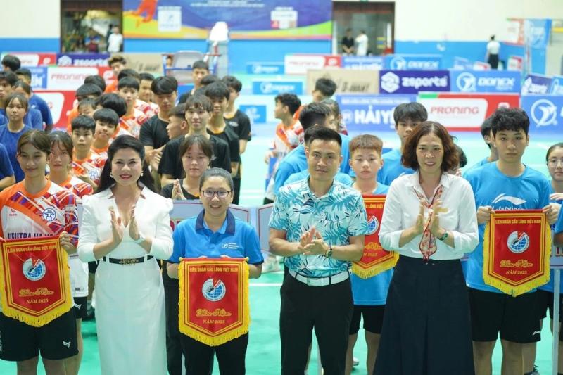 Sân chơi cầu lông hấp dẫn, hứa hẹn sớm có lớp kế cận Tiến Minh và Thùy Linh- Ảnh 1.