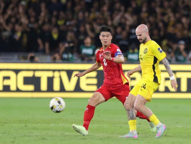 Pendant Quang Vinh và Nguyễn Filip cùng ca ngợi: Các cầu thủ nhập tịch Malaysia quá giỏi- Ảnh 3. Pendant Quang Vinh và Nguyễn Filip cùng ca ngợi: Các cầu thủ nhập tịch Malaysia quá giỏi- Ảnh 3.