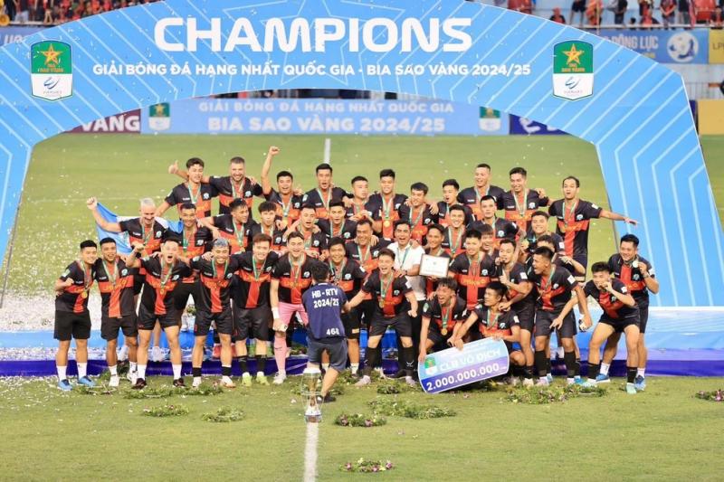 Hoàng Đức, Văn Lâm và Ninh Bình rước cúp vô địch: V-League có thêm đối thủ cực chất- Ảnh 1. Hoàng Đức, Văn Lâm và Ninh Bình rước cúp vô địch: V-League có thêm đối thủ cực chất- Ảnh 1.