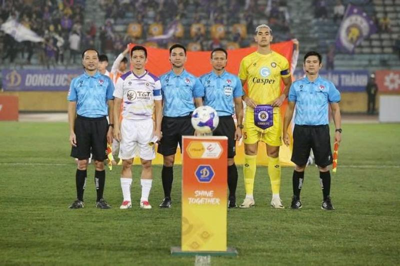 Lộ diện 2 trọng tài Malaysia điều hành trận play-off: Bình Phước tạo lịch sử, hay Đà Nẵng thoát hiểm?- Ảnh 2. Lộ diện 2 trọng tài Malaysia điều hành trận play-off: Bình Phước tạo lịch sử, hay Đà Nẵng thoát hiểm?- Ảnh 2.