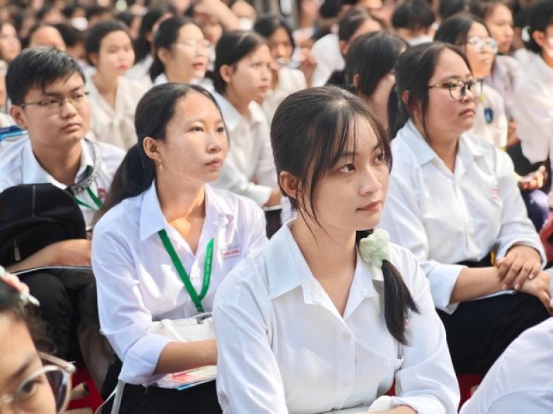Bí quyết ôn thi tốt nghiệp THPT đạt điểm cao: Tổng ôn về đề thi - Ảnh 1.