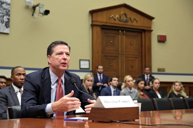 Đăng ảnh số '8647', cựu Giám đốc FBI bị cáo buộc dọa giết Tổng thống Trump - Ảnh 2.