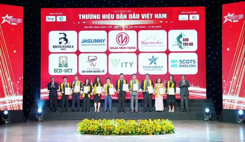 Dầu gội sạch gàu Jasunny được công nhận 'Top 100 Thương hiệu dẫn đầu Việt Nam 2025' - Ảnh 1. Dầu gội sạch gàu Jasunny được công nhận “Top 100 Thương hiệu dẫn đầu Việt Nam 2025” - Ảnh 1.