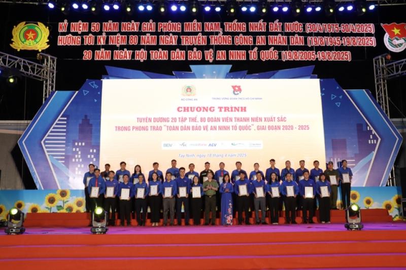 Tổng biên tập Báo Thanh Niên được Bộ Công an vinh danh- Ảnh 2.