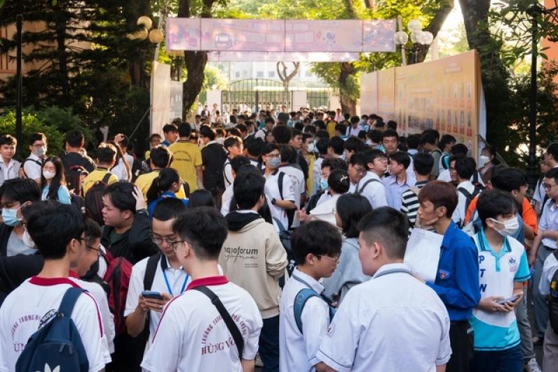 Thi đánh giá năng lực năm 2025: Điểm trên 1.000 không còn hiếm, mừng hay lo?- Ảnh 1. Thi đánh giá năng lực năm 2025: Điểm trên 1.000 không còn hiếm, mừng hay lo?- Ảnh 1.