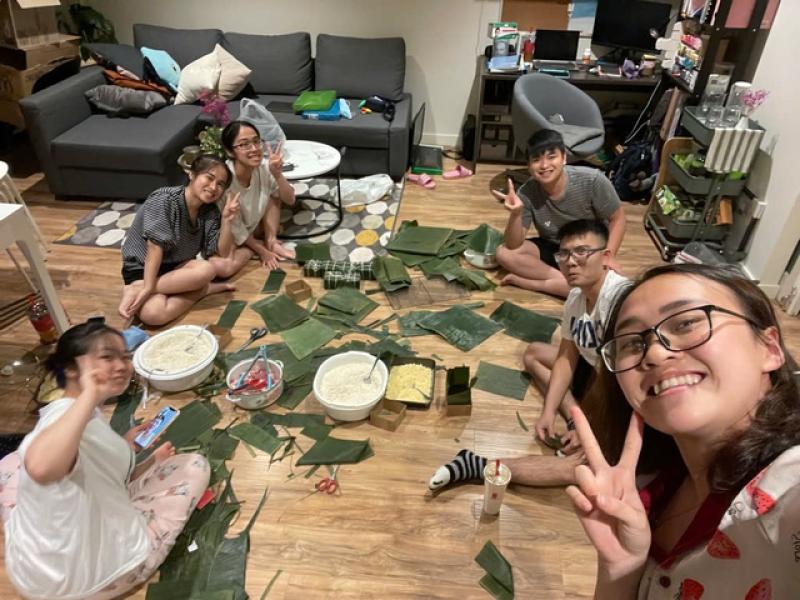 Gen Z Việt đón Tết nơi xứ người- Ảnh 2. Gen Z Việt đón Tết nơi xứ người- Ảnh 2.