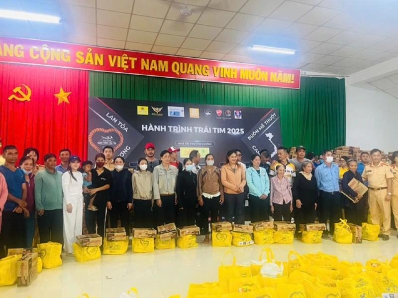 Hành trình trái tim của các CLB mô tô mọi miền đất nước- Ảnh 4. Hành trình trái tim của các CLB mô tô mọi miền đất nước- Ảnh 4.