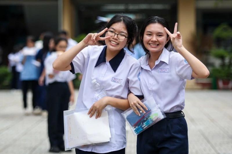 Những trường THPT có điểm chuẩn lớp 10 cao nhất TP.HCM: Có trường tăng 4,5 điểm - Ảnh 1.