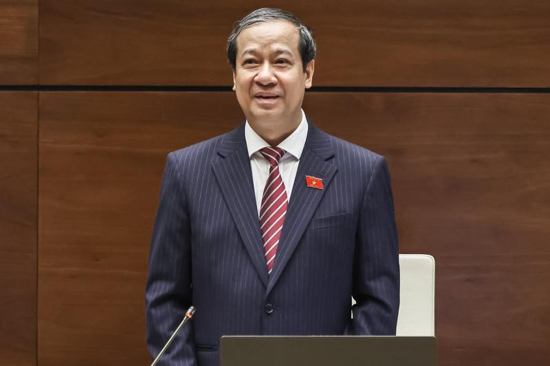 Bộ trưởng GD-ĐT: 'Cấm giáo viên dạy thêm học sinh chính khóa tránh lợi ích chen vào' - Ảnh 2.