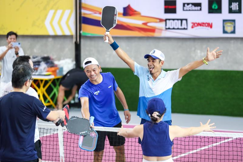 Những khoảnh khắc cảm xúc tại giải pickleball 'Cùng con đi tiếp cuộc đời'- Ảnh 20. Những khoảnh khắc cảm xúc tại giải pickleball 'Cùng con đi tiếp cuộc đời'- Ảnh 20.