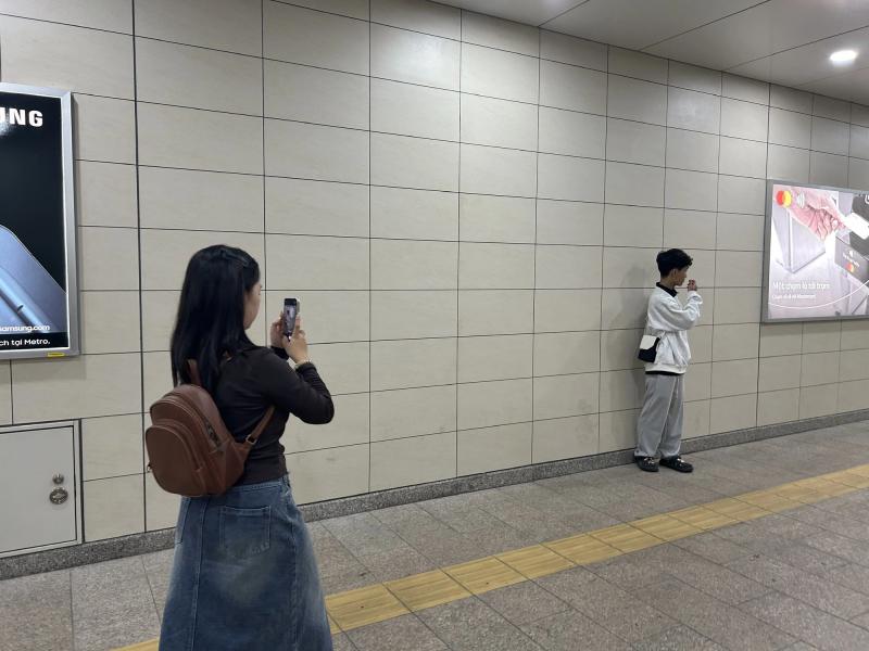 Metro có thực sự cấm chụp hình?- Ảnh 3. Metro có thực sự cấm chụp hình?- Ảnh 3.