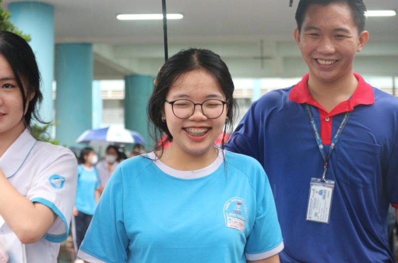 Một buổi chiều thi THPT đầy cảm xúc - Ảnh 5.